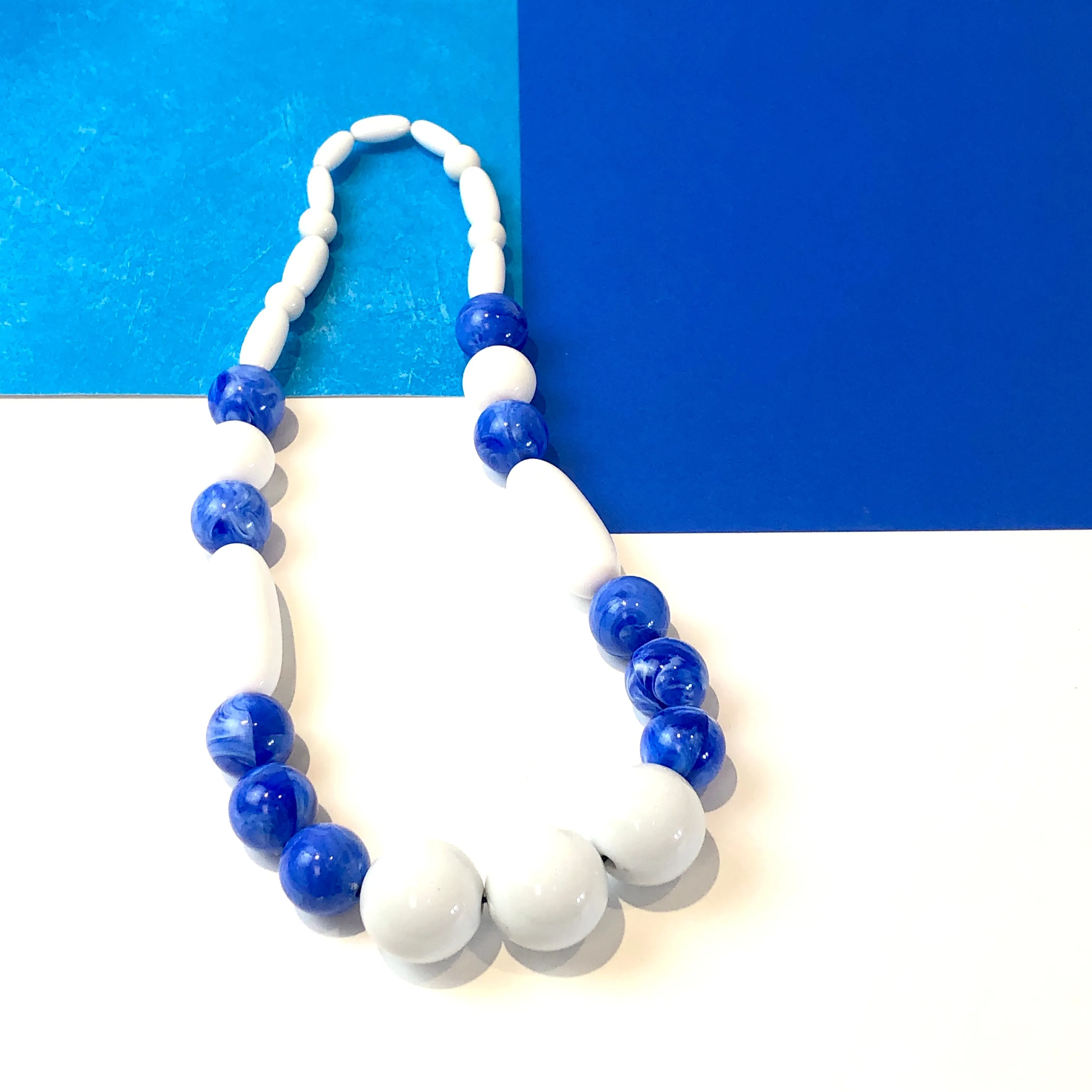 Deep Periwinkle Blue & White Lucite Stretch Bauble Necklace - Midi