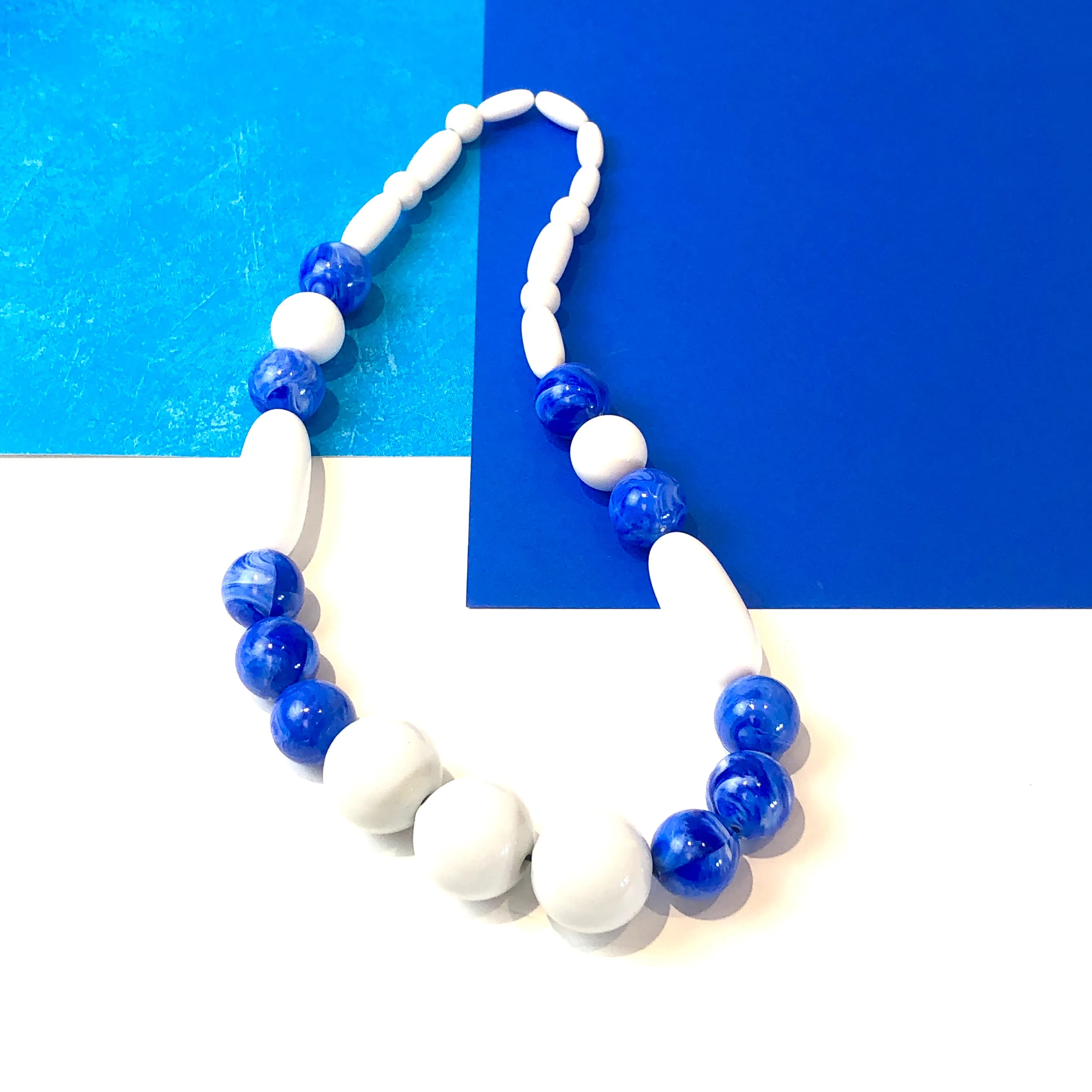 Deep Periwinkle Blue & White Lucite Stretch Bauble Necklace - Midi